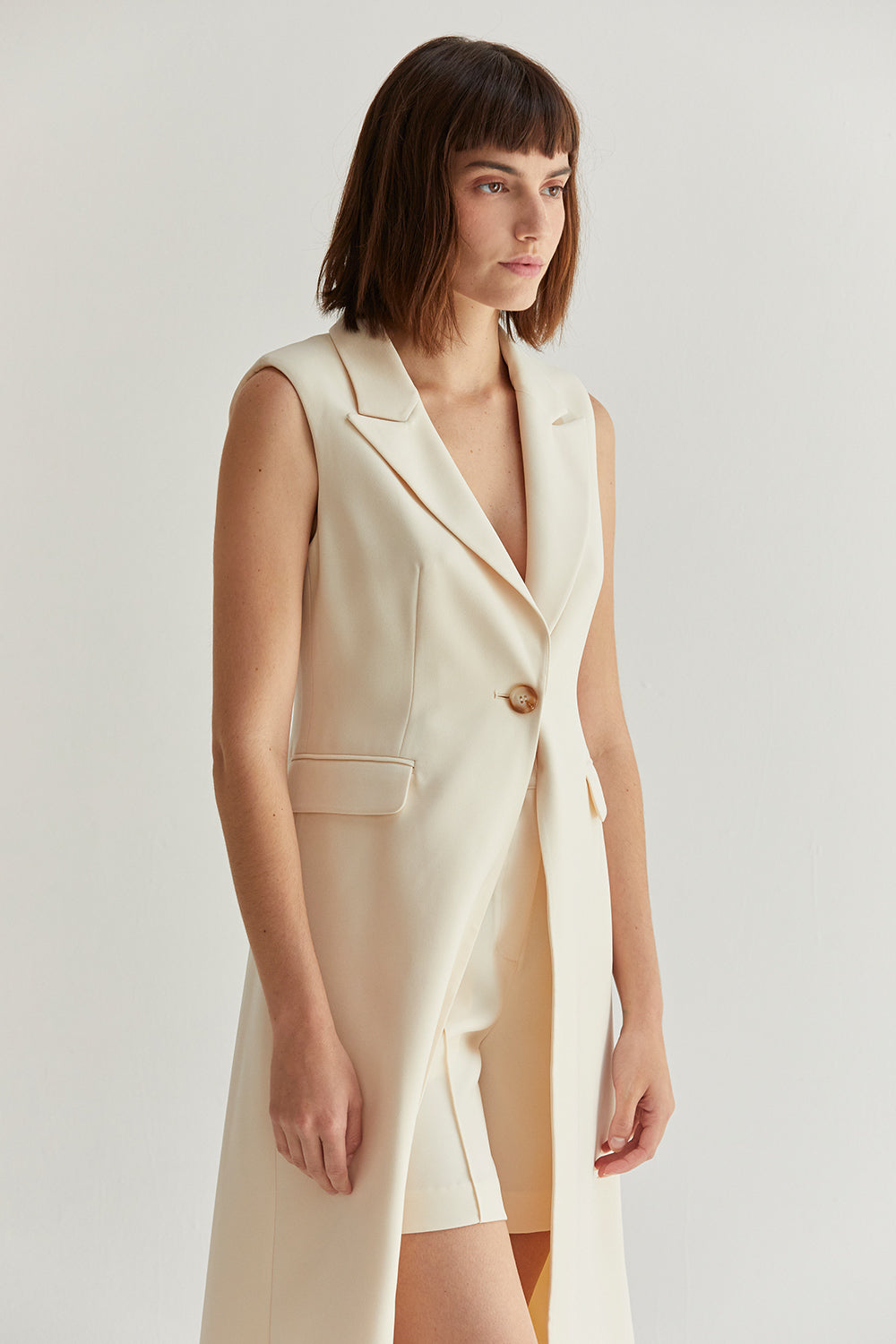 Sleeveless Long Blazer