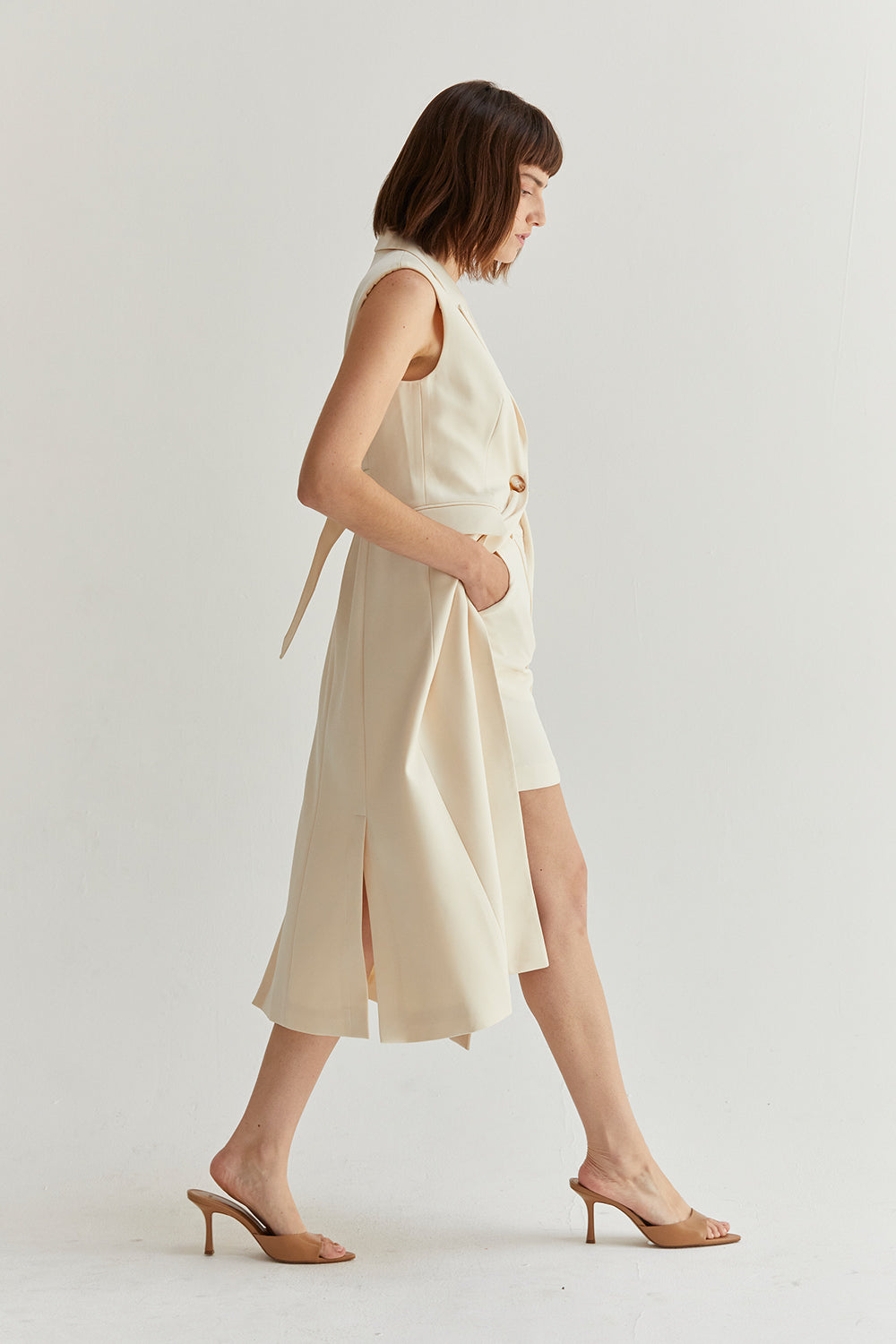 Sleeveless Long Blazer