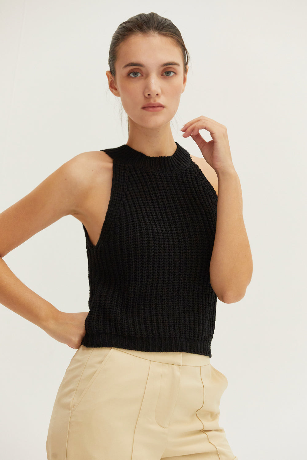 Halter Neckline Sleeveless Knit Top