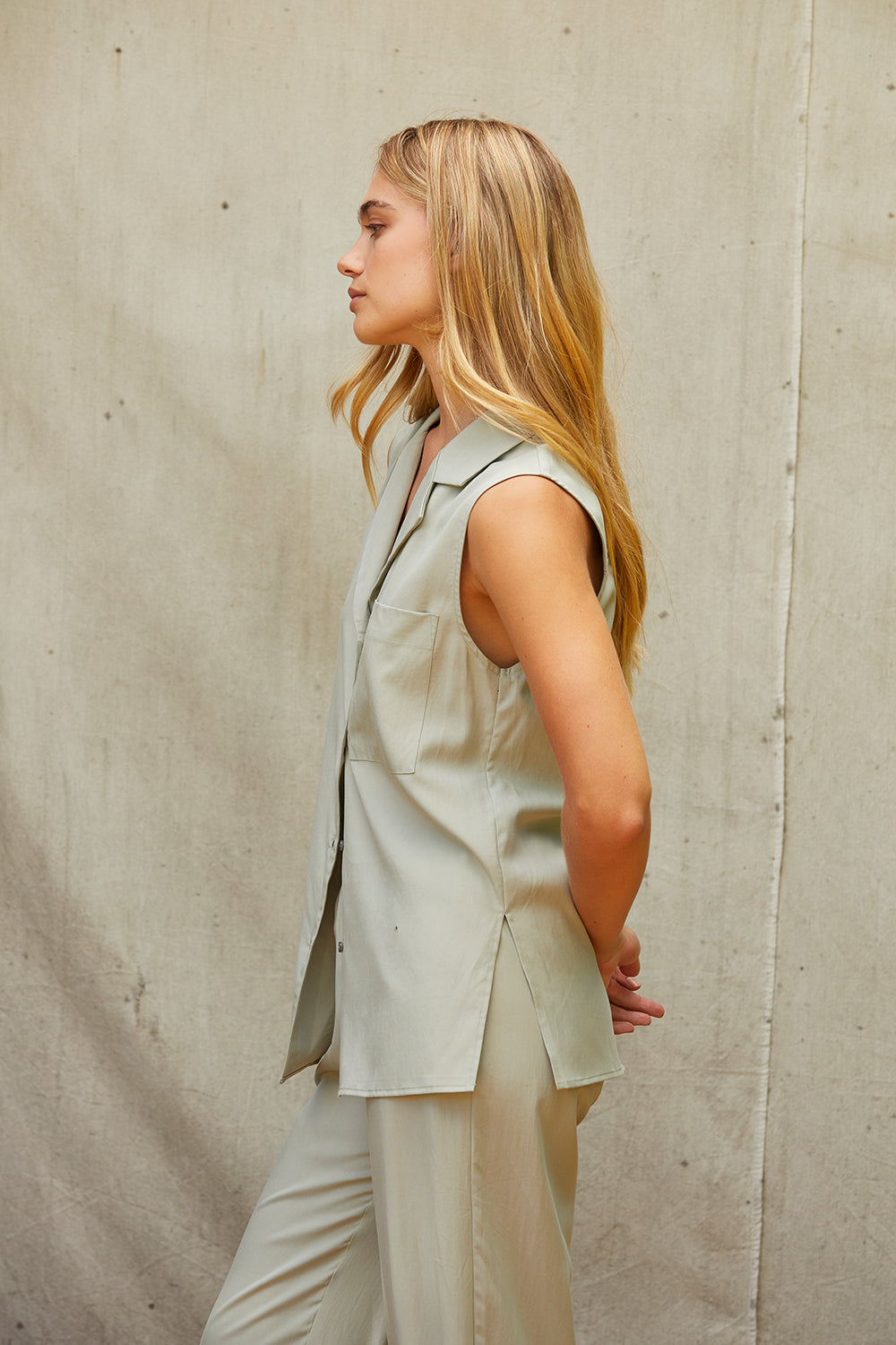 Sleeveless Button Up Top